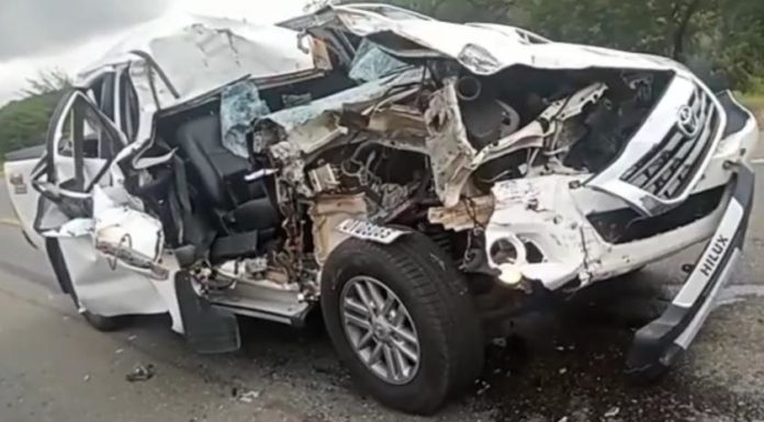 Acidente entre caminhonete e caminhão é registrado na BR-428 em Petrolina