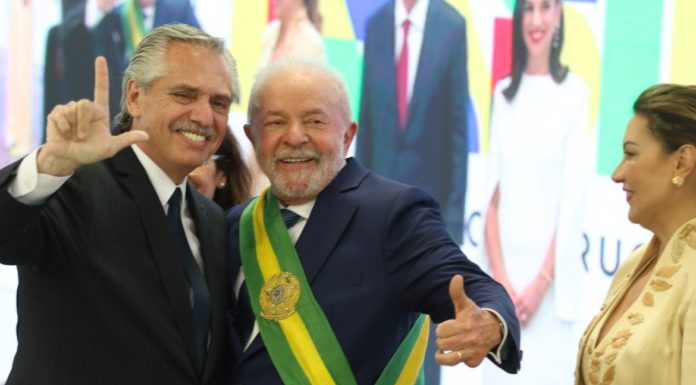 Economistas apontam problemas caso Brasil e Argentina criem moeda única