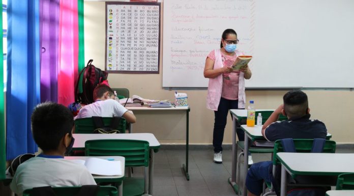 CNM alerta que reajuste do piso salarial de professores não tem base legal