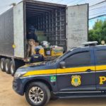 PRF apreende dois caminhões carregados com contrabando em Trindade e Petrolina