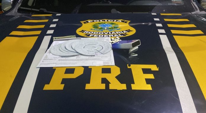 PRF apreende rebites dentro de embalagem de pastilha em Garanhuns