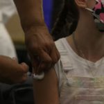 Fake news sobre vacinas geram medo e levam pais e responsáveis a negligenciarem a vacinação infantil