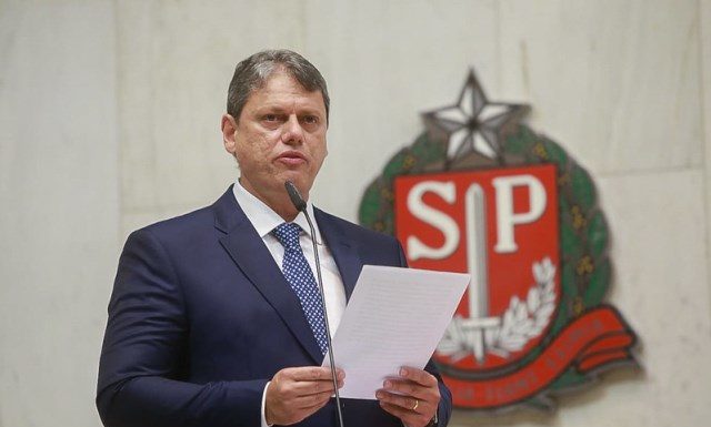 Escolas cívico-militares: Tarcísio se contrapõe a Lula e diz que vai ampliar modelo em SP