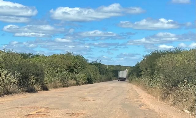 PE-425: Motoristas e população de Mirandiba cobram do Governo de Pernambuco requalificação urgente da via temendo acidentes fatais