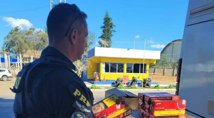 PRF apreende 390 mil maços de cigarros em Pernambuco