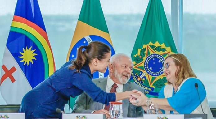 Lula participa de assinatura de financiamento de R$ 1,7 bilhão da Caixa para Pernambuco
