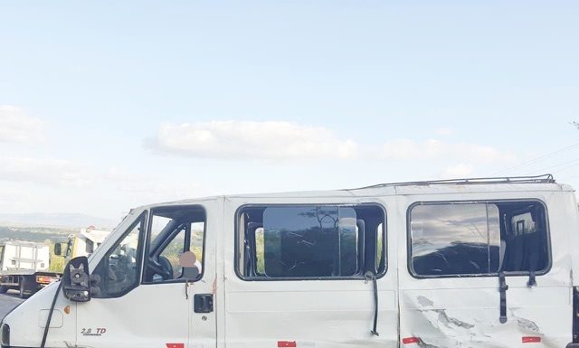 Acidente envolvendo quatro veículos é registrado na BR-104 em Caruaru; uma mulher morreu no local