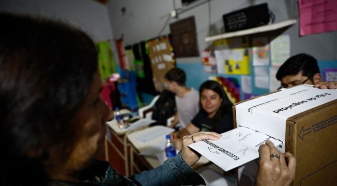 Argentinos vão às urnas neste domingo (22) para escolha de presidente
