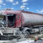 Acidente envolvendo dois caminhões é registrado na BR-232