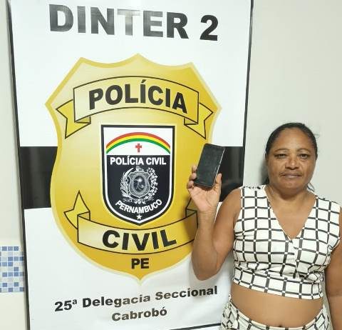 Delegacia de Polícia Civil de Cabrobó devolve celular roubado a verdadeira dona