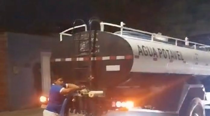 Lamentável! População de Petrolina sendo abastecida por carro-pipa