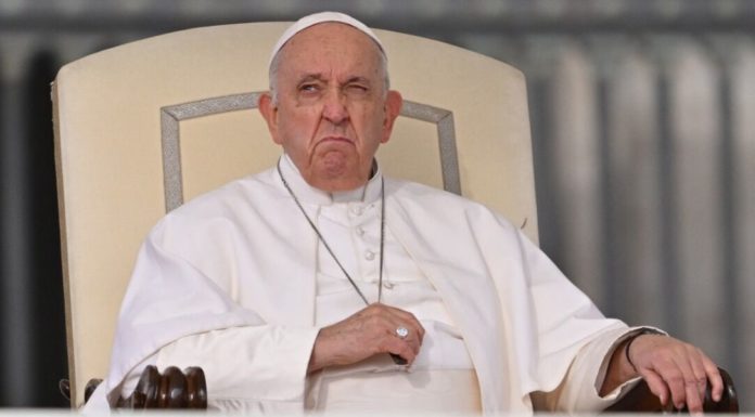 Papa Francisco decide reabrir processo contra padre acusado de assédio sexual