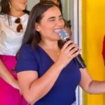 Vice-prefeita de Floresta Bia Numeriano, comemora entrega da reforma de uma Unidade Básica de Saúde