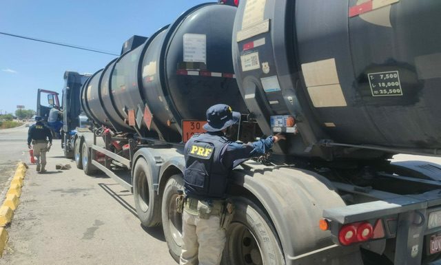 PRF realiza operação com foco no transporte rodoviário de produtos perigosos