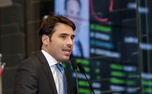 Na Tribuna, João Paulo Costa repercute mutirão do Desenrola Brasil, anunciado ontem por Lula e Haddad