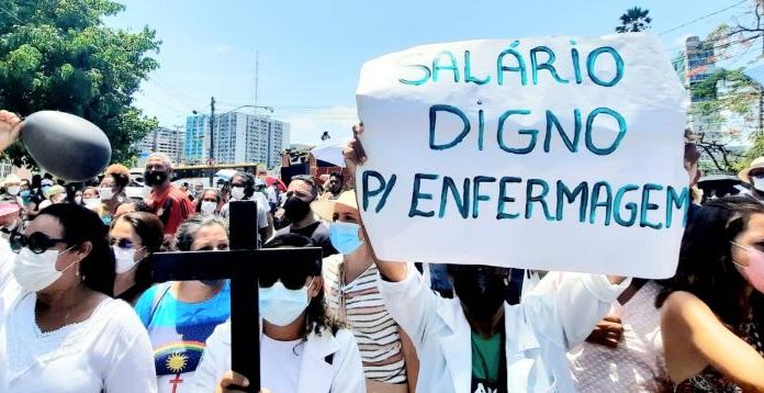 Auxiliares e Técnicos de Enfermagem paralisam atividades para cobrar o pagamento do piso nesta segunda (13)