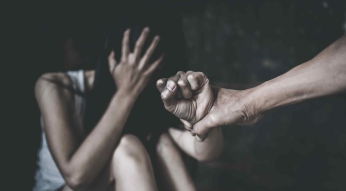 Vítimas de violência doméstica e que tenham filhos com o agressor podem requerer aplicação de nova lei que impede guarda compartilhada