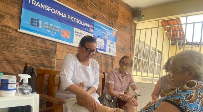 Transforma Petrolina oferece ‘SPA dos Pés Solidário’ para idosos da Casa Geriátrica