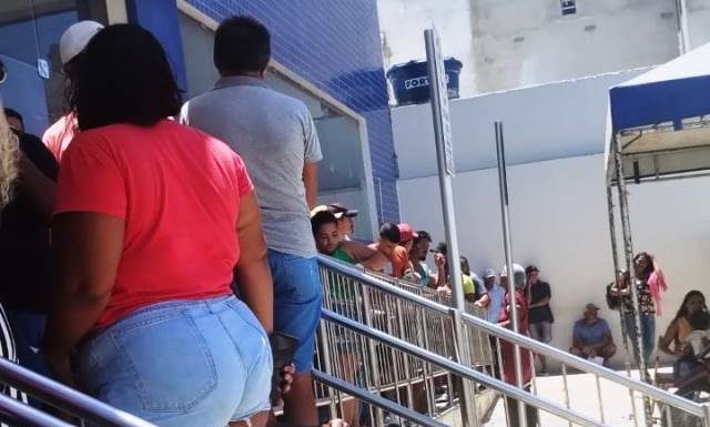Clientes da Caixa Econômica Federal em Cabrobó denunciam novamente demora no atendimento