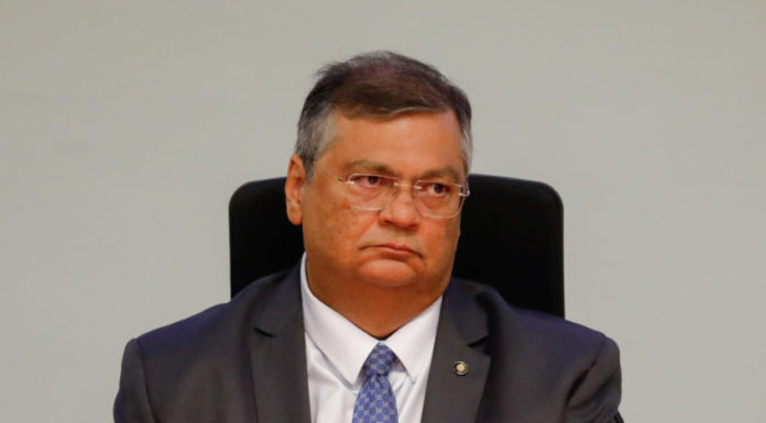 Dino falta à convocação na Câmara pela 3ª vez: “Ambiente perigoso”