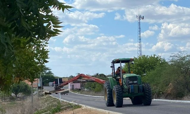 Após solicitação do prefeito George Duarte, Governo de Pernambuco realiza roço da PE-550, que liga Urimamã à Caraíbas