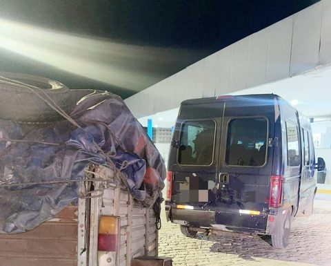 Van com excesso de passageiros e licenciamento atrasado é recolhida pela PRF em Abaré