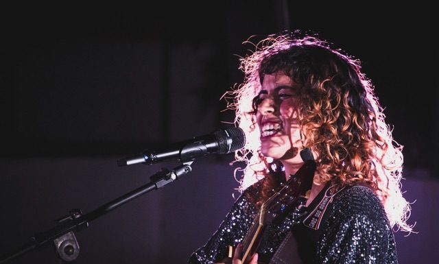 Andrezza Santos mescla música e contação de histórias em novo show
