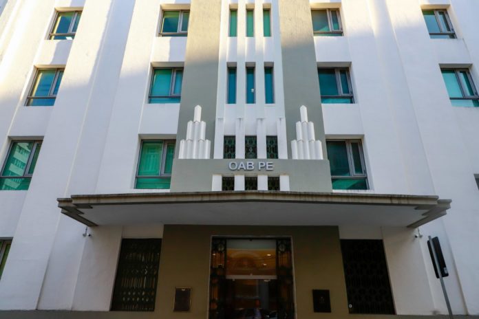 Foto da fachada da OAB-PE