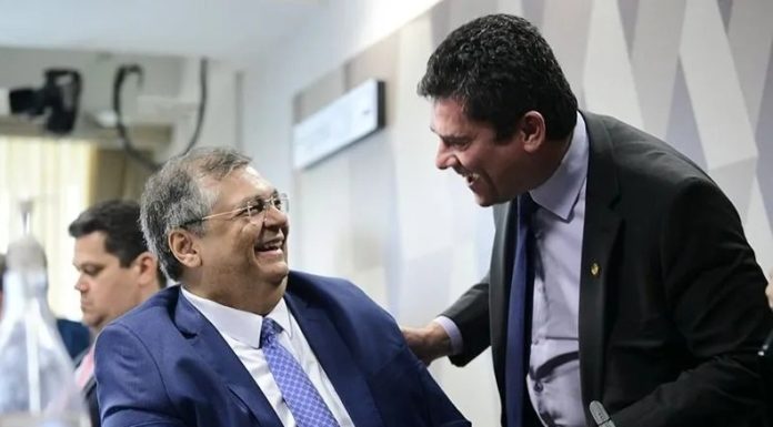 Dino e Moro se abraçam e riem durante sabatina no Senado; saiba o que foi dito