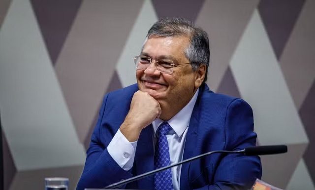 Com 47 votos a favor, Dino é aprovado no Senado e será ministro do STF