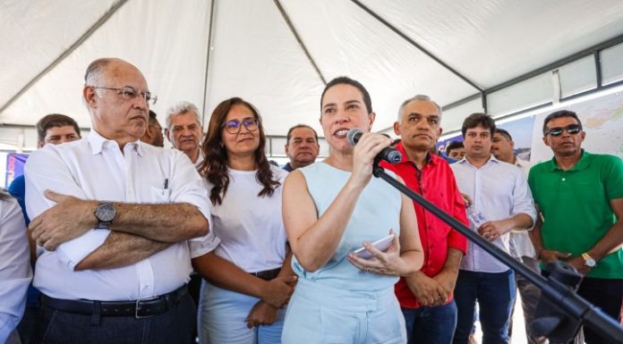 Raquel Lyra entrega trecho recuperado da PE-639 em Petrolina; requalificação era pedido antigo de produtores rurais