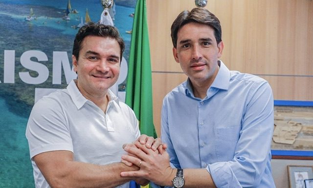 Ministros Silvio Costa Filho e Celso Sabino discutem aviação regional para o Carnaval