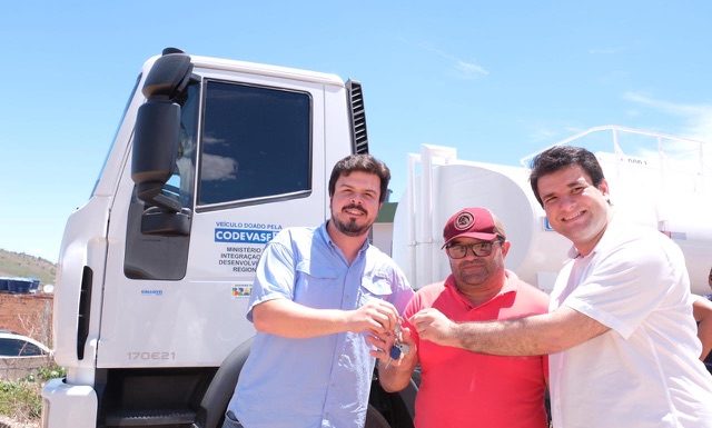 Fernando Filho realiza extensa agenda em oito cidades de Pernambuco, faz entrega e reafirma seu compromisso com o desenvolvimento regional