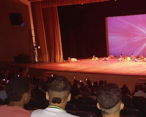 Socioeducandos da Funase assistem a espetáculos em festival de teatro