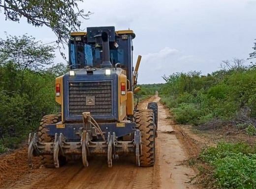 Prefeitura de Santa Maria da Boa Vista promove recuperação de estradas vicinais do Assentamento Aquarius