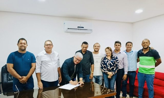 Jorge Cavalcante toma posse como vereador e retorna à Câmara pela 8ª vez