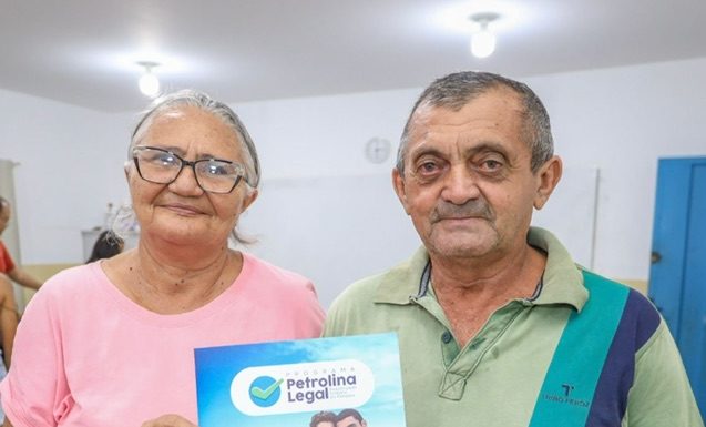 Petrolina Legal: Prefeitura segue no bairro Henrique Leite recebendo documentações