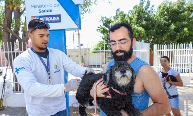 Centro de Controle de Zoonoses segue vacinando cães e gatos contra a raiva
