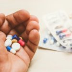 Automedicação no carnaval: os riscos do uso exagerado dos ‘Kits Ressaca’ durante a folia