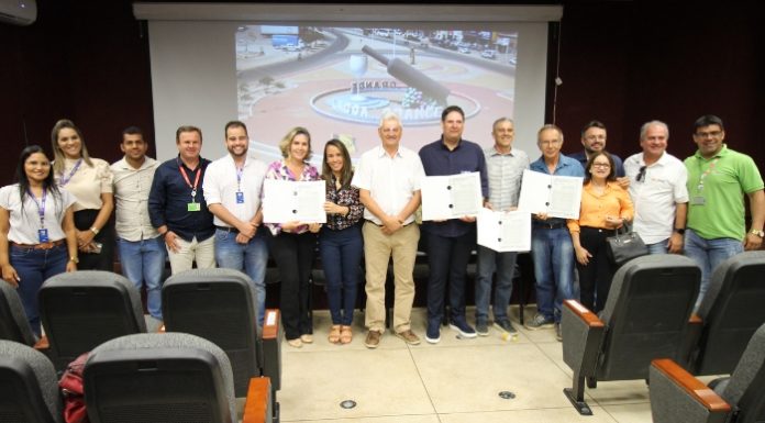 Vilmar Cappellaro entrega escrituras para novas empresas do Polo Empresarial em Lagoa Grande