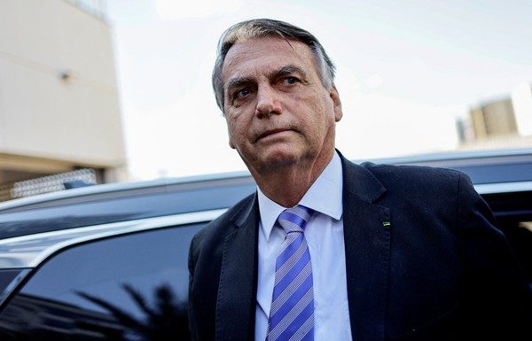 Passaporte de Bolsonaro é apreendido pela PF, diz defesa do ex-presidente