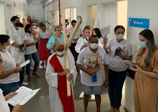 Em tempo de quaresma, Hospital Dom Malan em Petrolina realiza via sacra e destaca a Campanha da Fraternidade de 2024
